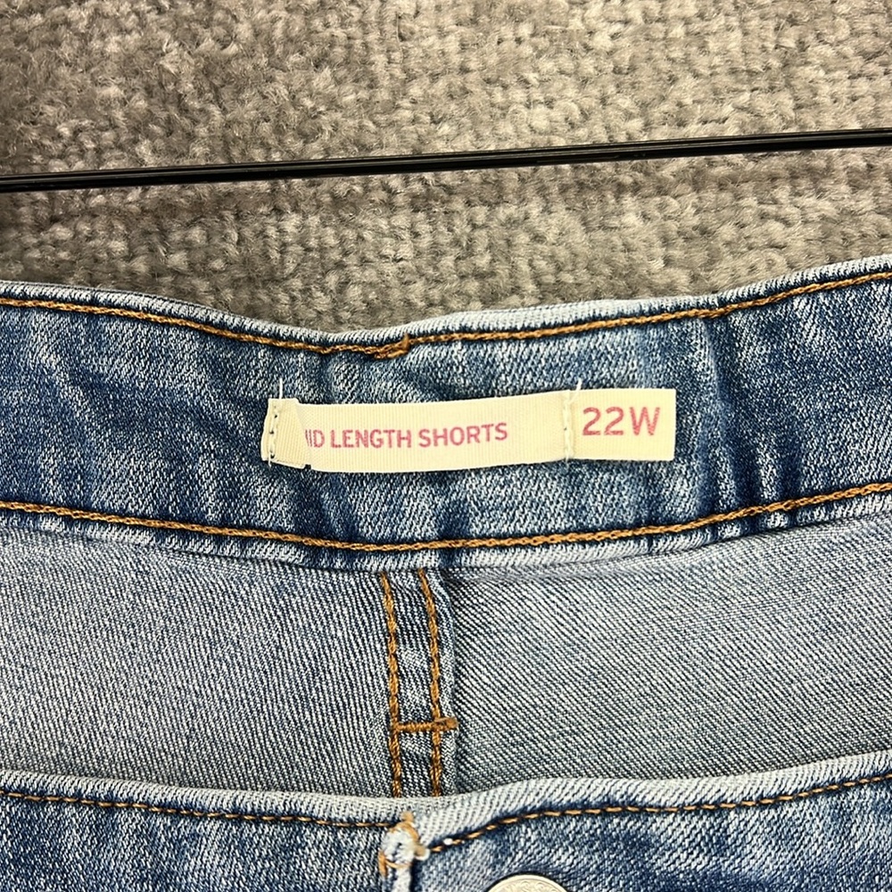 Levis Blue Jean Shorts Mid Length Distressed Womens 22W - Picture 2 of 7